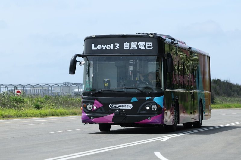 ศูนย์ ARTC จัดแสดงรถบัสไฟฟ้าไร้คนขับ Level 3 คันแรกของไต้หวัน ที่มาพร้อมกับคุณสมบัติการตรวจจับภาพด้วย AI