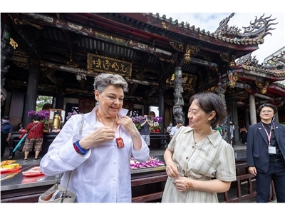 ภริยา รมว.ต่างประเทศไต้หวัน พาสตรีหมายเลขหนึ่งของกัวเตมาลา เยี่ยมชมวัฒนธรรมไต้หวัน สร้างความสัมพันธ์การทูตที่อบอุ่น